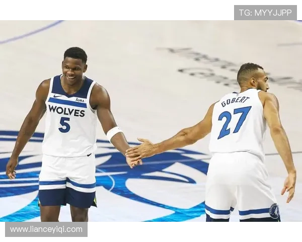 狼队战绩持续攀升 爱德华兹领衔球队迎接新赛季挑战