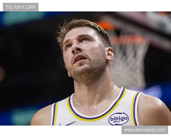 NBA最新动态：詹姆斯复出带领湖人逆袭勇士，东契奇独得40分助独行侠逆转获胜