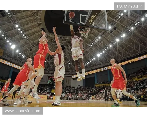 中国篮球联赛新赛季精彩开局 多支球队展现出强劲竞争力