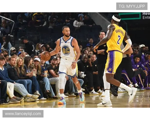 新赛季NBA揭幕战精彩对决 勇士强势迎战湖人 詹姆斯与库里再度交锋