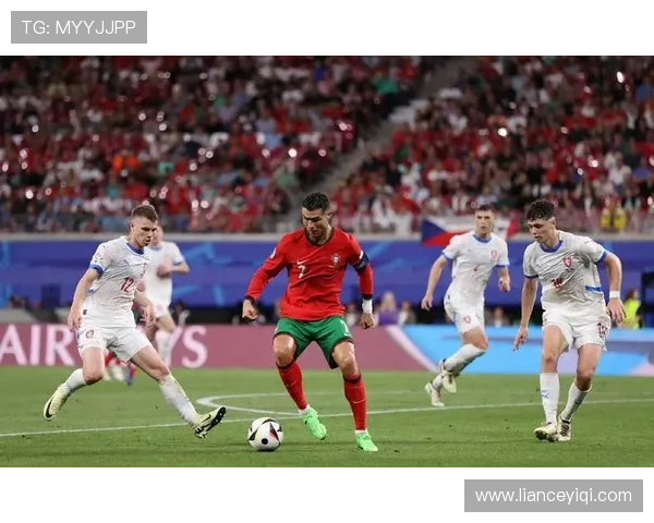 欧洲豪门新赛季鏖战激烈多位新星闪耀国际足坛热点不断引发关注目